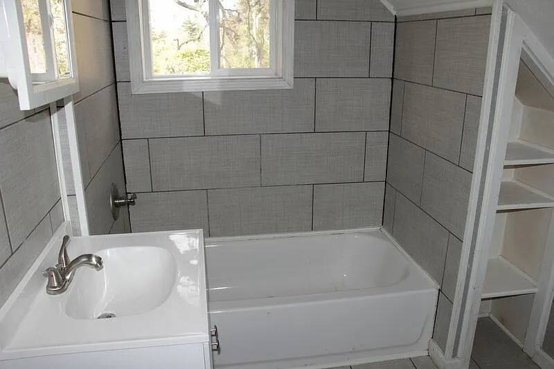 Apartment for rent at 1065-1067 21st St #MULTIPLE Units Avail, Des Moines, IA 50311