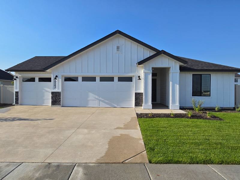 House for rent at 8247 E Bright Angel Dr, Nampa, ID 83687