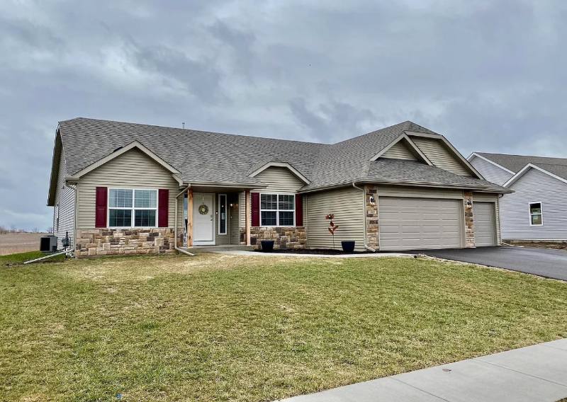 House for rent at 107 Forest Garden Dr, Loves Park, IL 61111