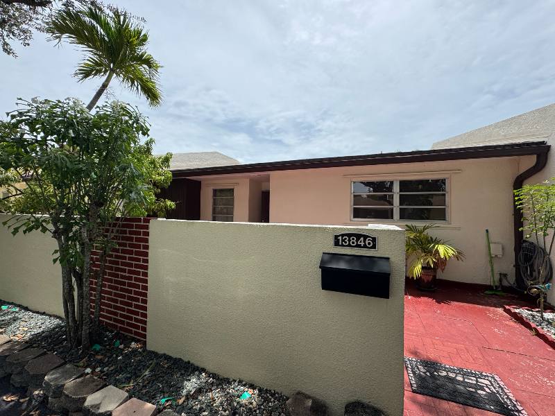 Townhouse for rent at 13846 Kendale Lakes Dr, Miami, FL 33183