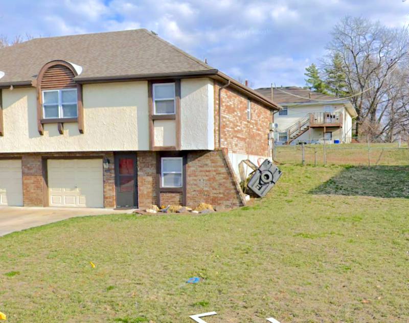 Townhouse for rent at 8724 E 61st, Kansas City, MO 64129