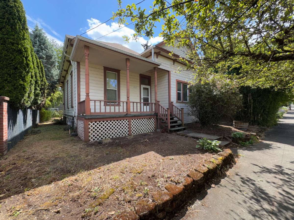 House for rent at 3044 SE 10th Ave, Portland, OR 97202