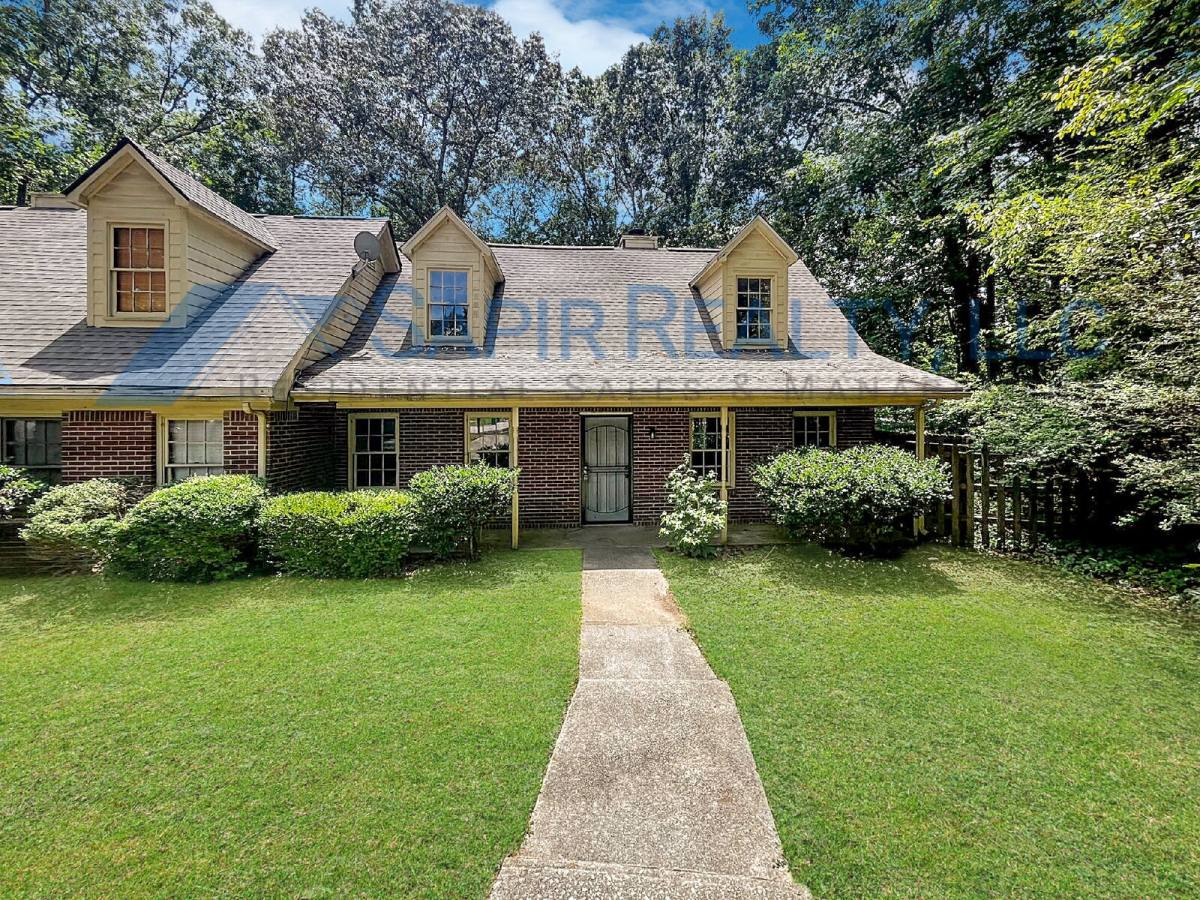Townhouse for rent at 5341 Ridgemere Court, Stone Mountain, GA 30083