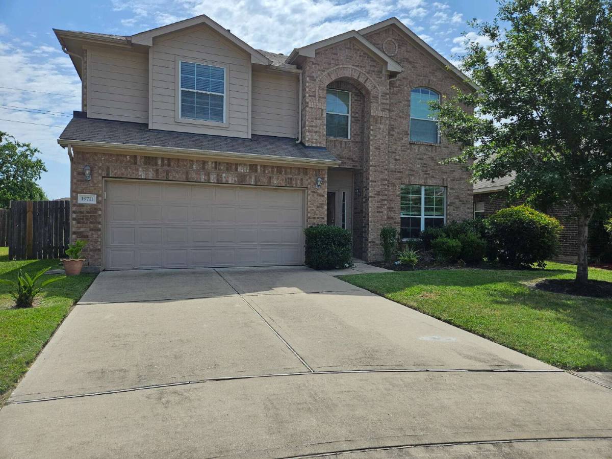 House for rent at 19711 Kinsington Briar Lane, Katy, TX 77449