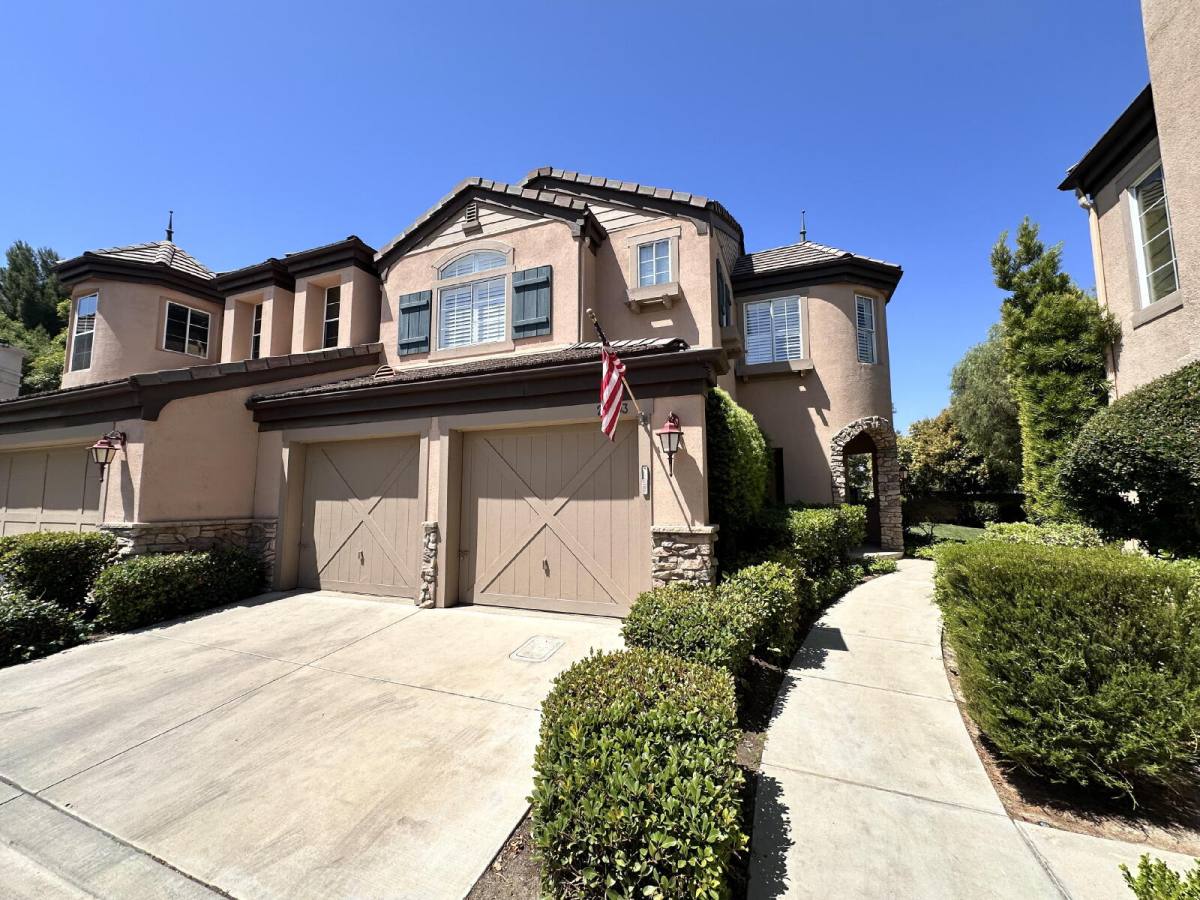 Townhouse for rent at 26803 Degas Lane, Valencia, CA 91355