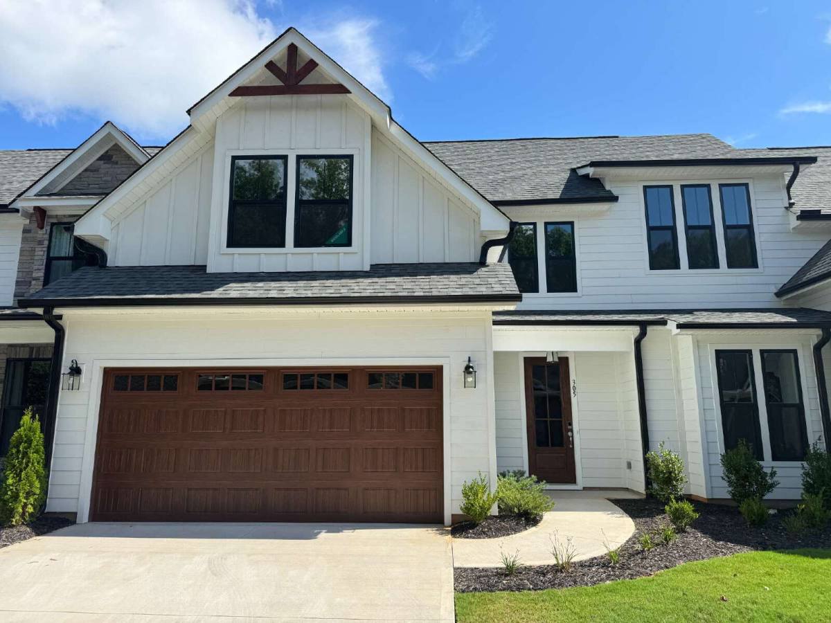 Townhouse for rent at 305 Breakwater Lane, Seneca, SC 29678