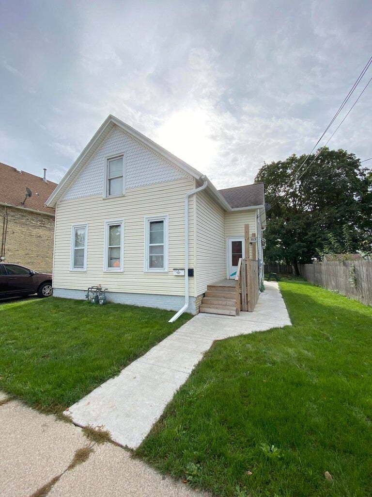 Townhouse for rent at 823 Yout St, Racine, WI 53402