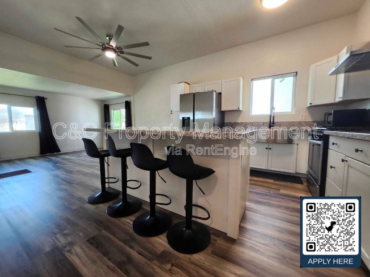 House for rent at 170 N Gale Hill Ave, Lindsay, CA 93247