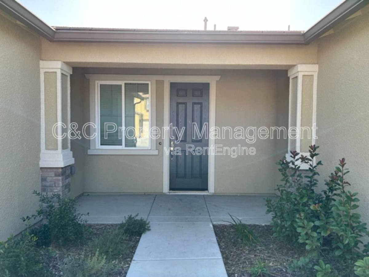 House for rent at 7141 E Weldon Ave, Fresno, CA 93737