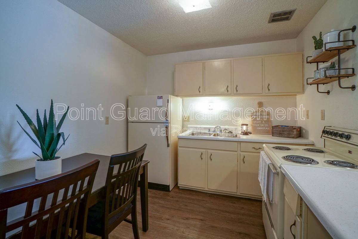 Apartment for rent at 1508 Oxford Place #18, Manhattan, KS 66502