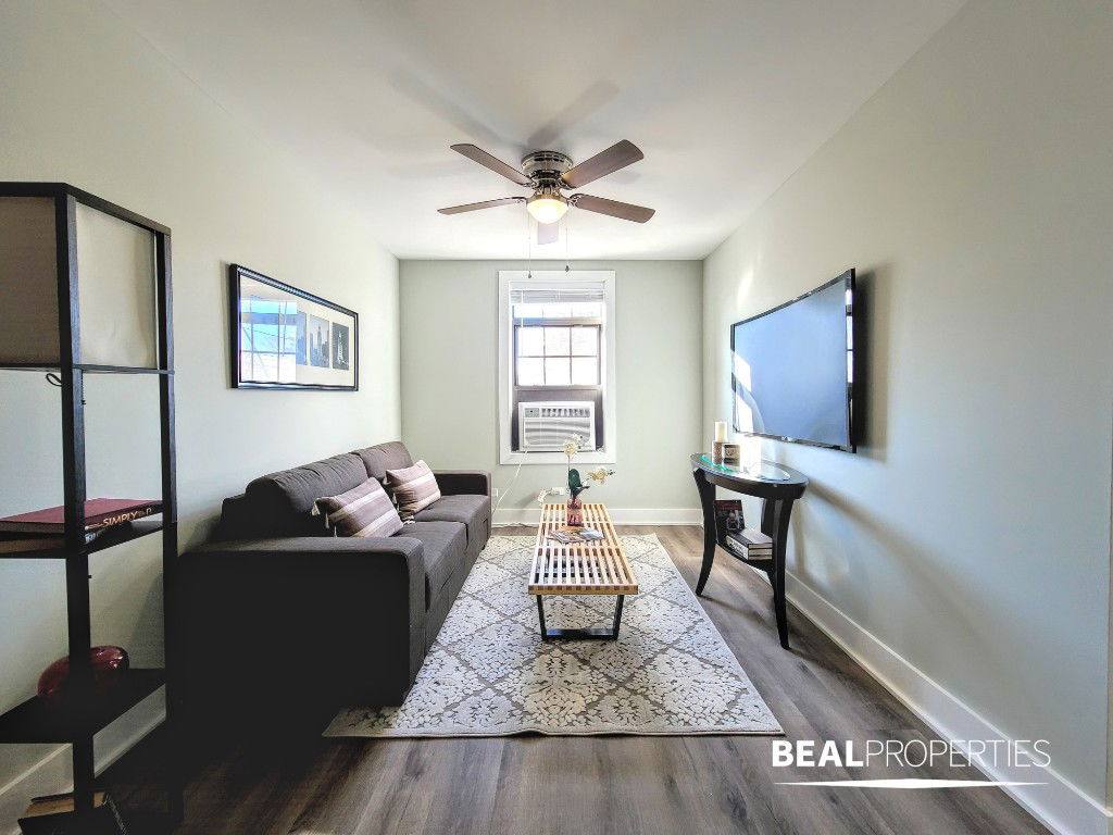 Apartment for rent at 725 Saint Johns Ave #19, Highland Park, IL 60035