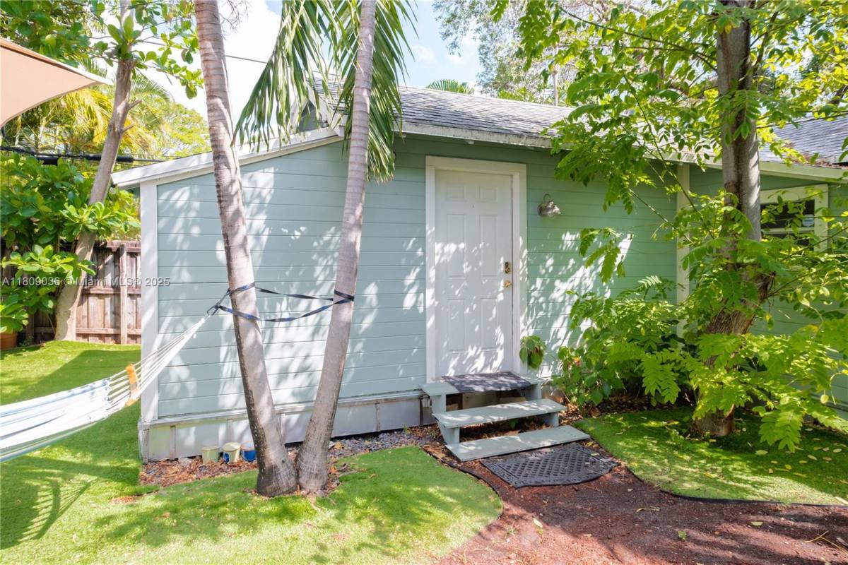 Townhouse for rent at 29 NE 49th St #REAR, Miami, FL 33137