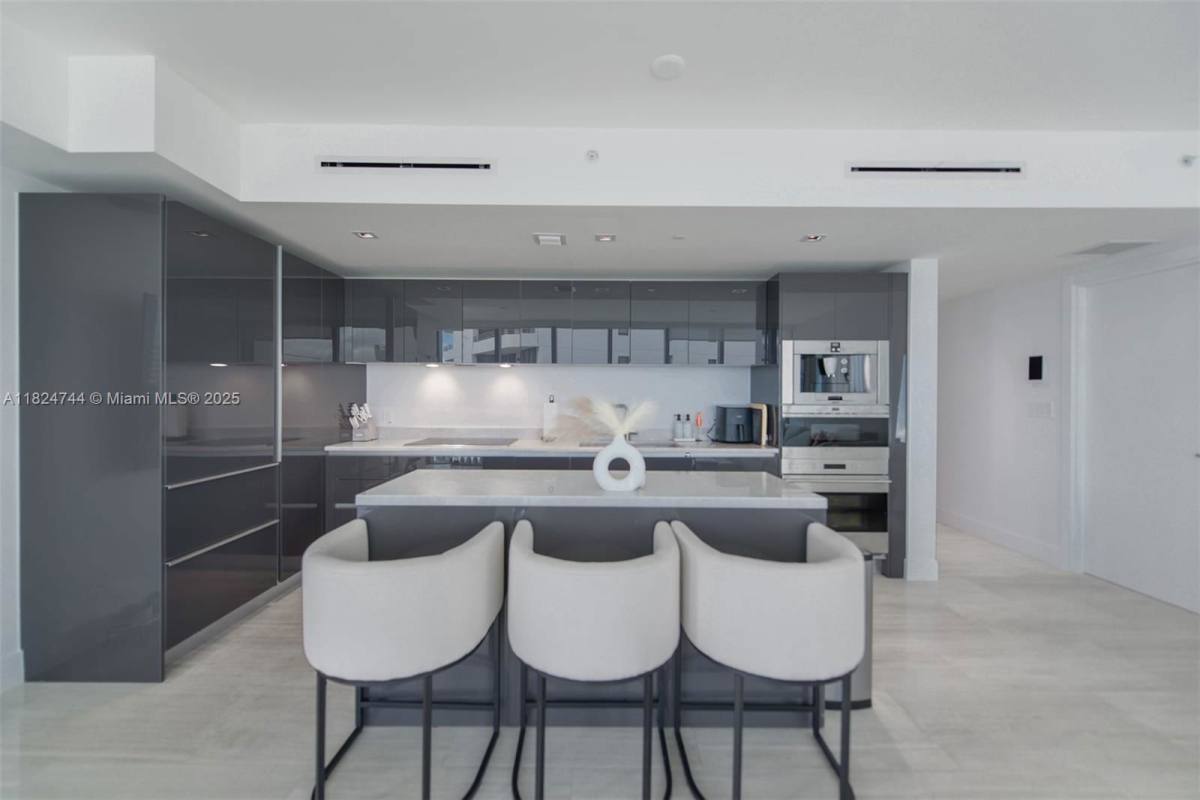 House for rent at 1451 Brickell Ave, Miami, FL 33131