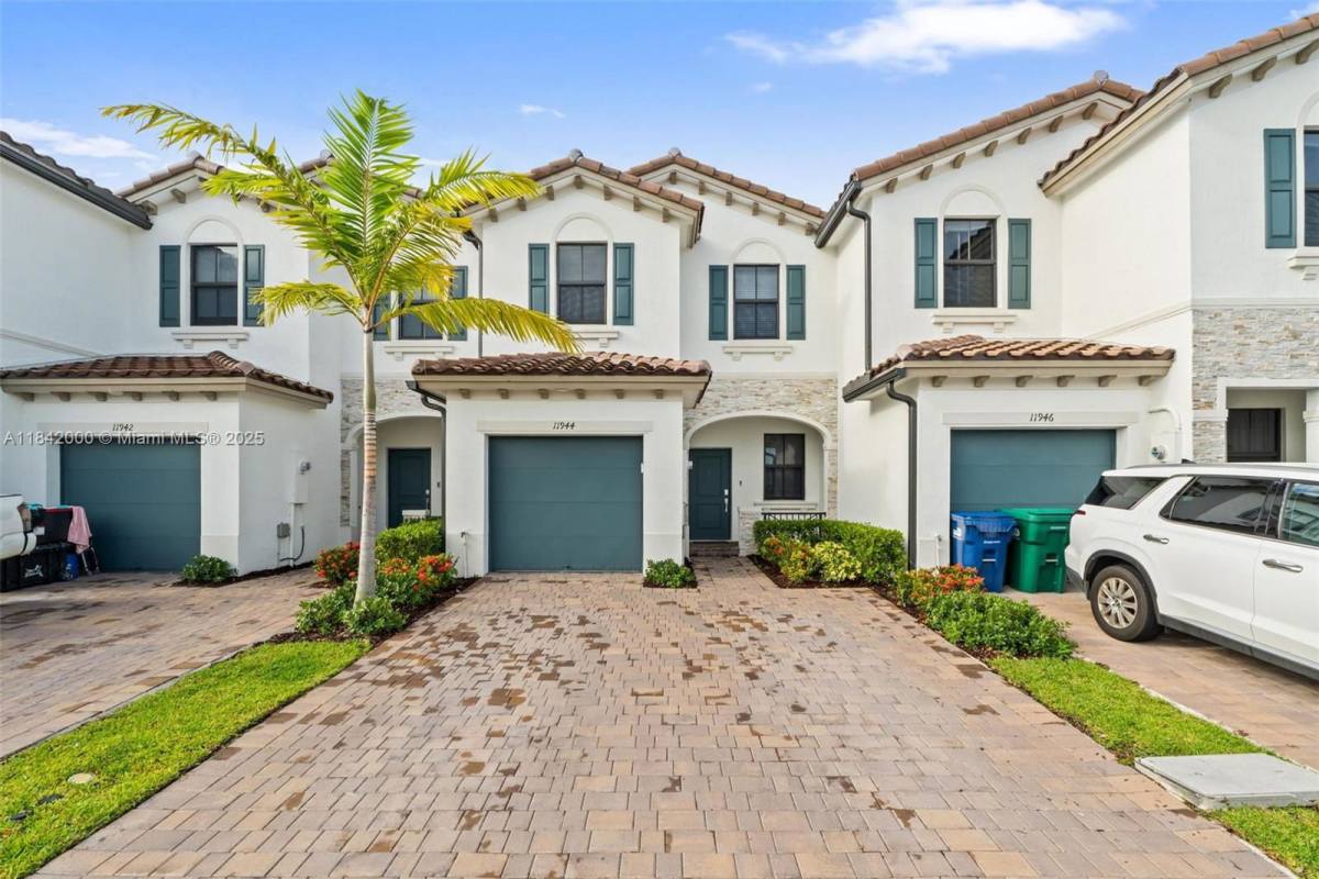 Townhouse for rent at 11944 SW 247th Terrace, Homestead, FL 33032