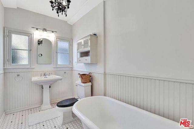House for rent at 608 35th St, Manhattan Beach, CA 90266