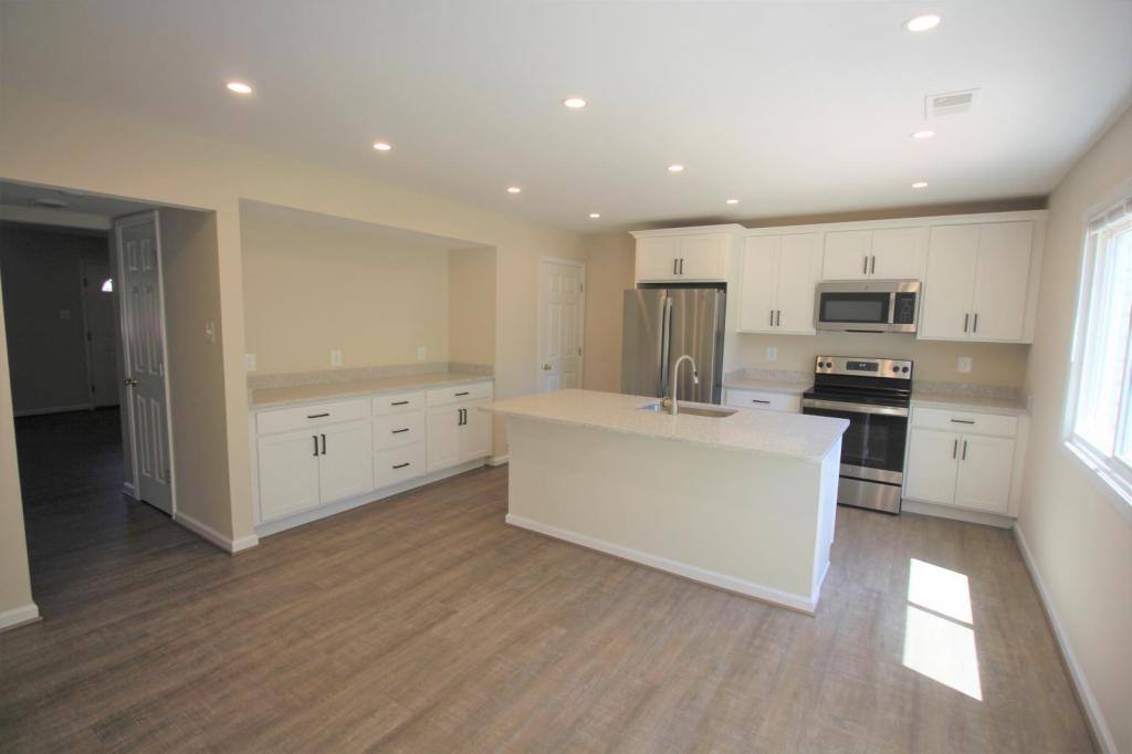 Townhouse for rent at 118 N Cottage Rd, Sterling, VA 20164