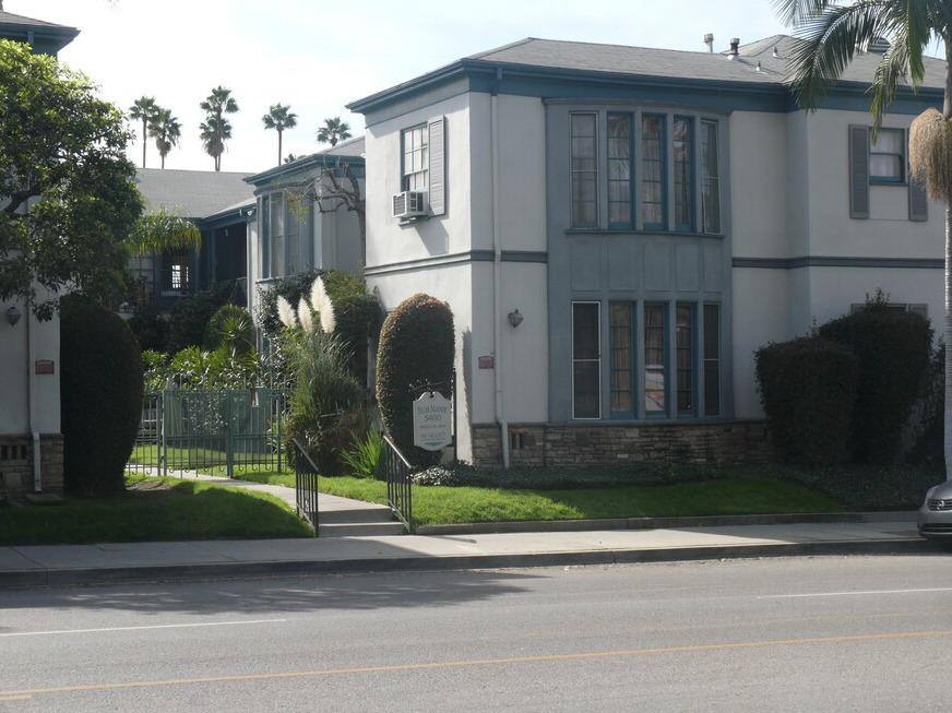 Apartment for rent at 5400 Franklin Ave, Los Angeles, CA 90027