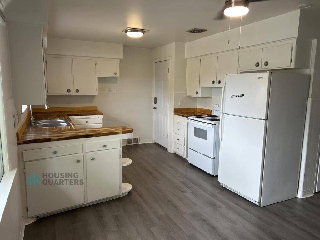 Apartment for rent at 2008 N Washington St, Spokane, WA 99205
