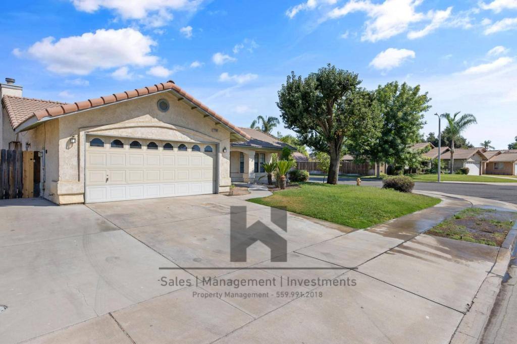 House for rent at 1796 Pyramid Ave, Tulare, CA 93274
