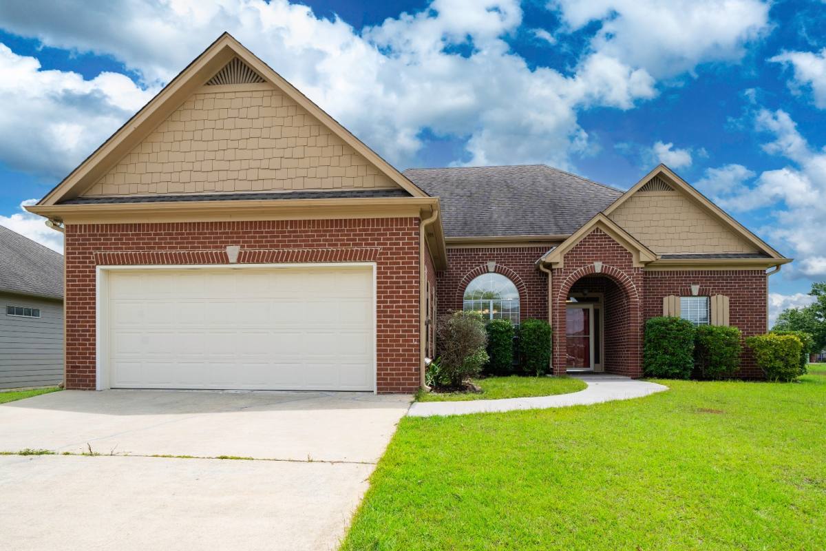 House for rent at 800 Waterford Circle, Calera, AL 35040