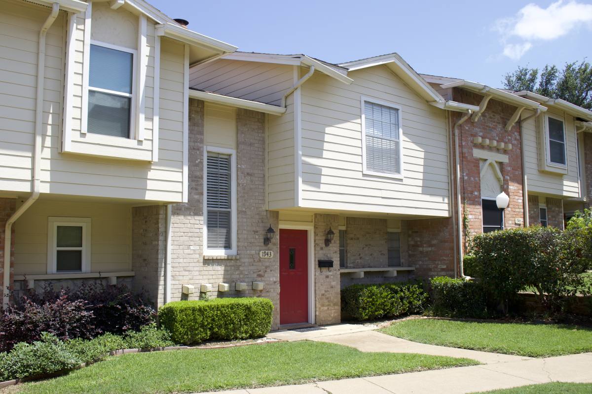 Townhouse for rent at 1943 Shorewood Dr, Grapevine, TX 76051