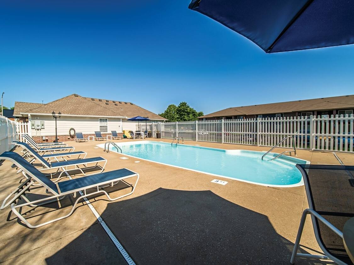 Apartment for rent at Cambridge Park, 2828 S Nettleton Ave, Springfield, MO 65807