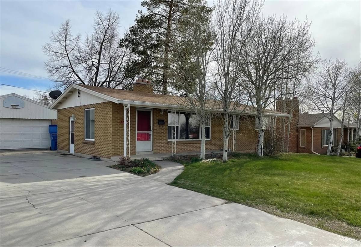 House for rent at 3270 E Upland Dr, Salt Lake City, UT 84109