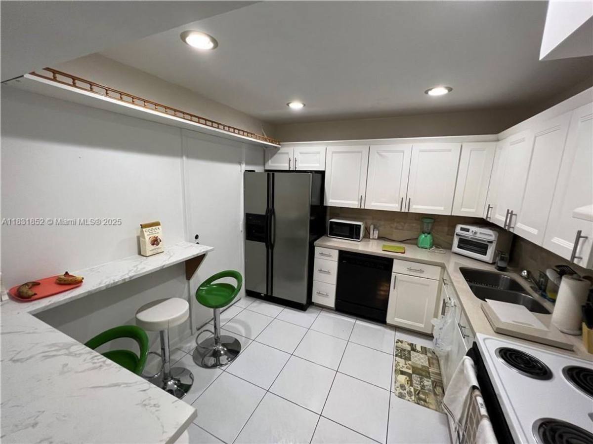 House for rent at 6101 N Falls Circle Dr, Fort Lauderdale, FL 33319