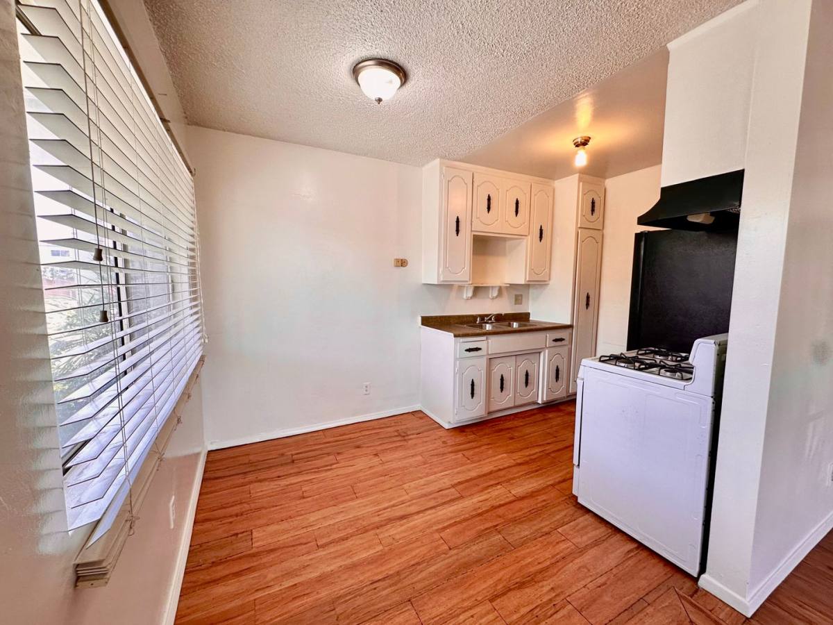 Apartment for rent at 622 W 92nd St, Los Angeles, CA 90044
