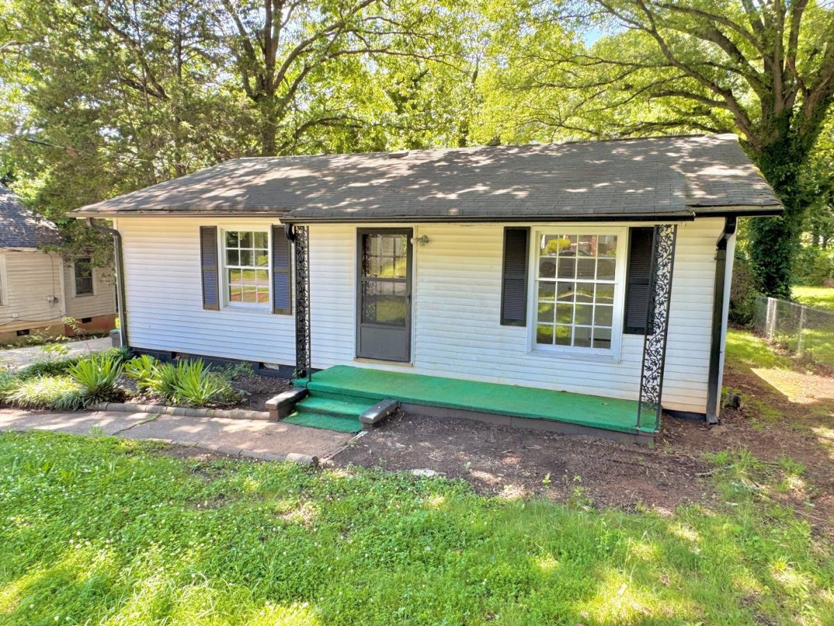 House for rent at 1118 Caldwell St, Statesville, NC 28677