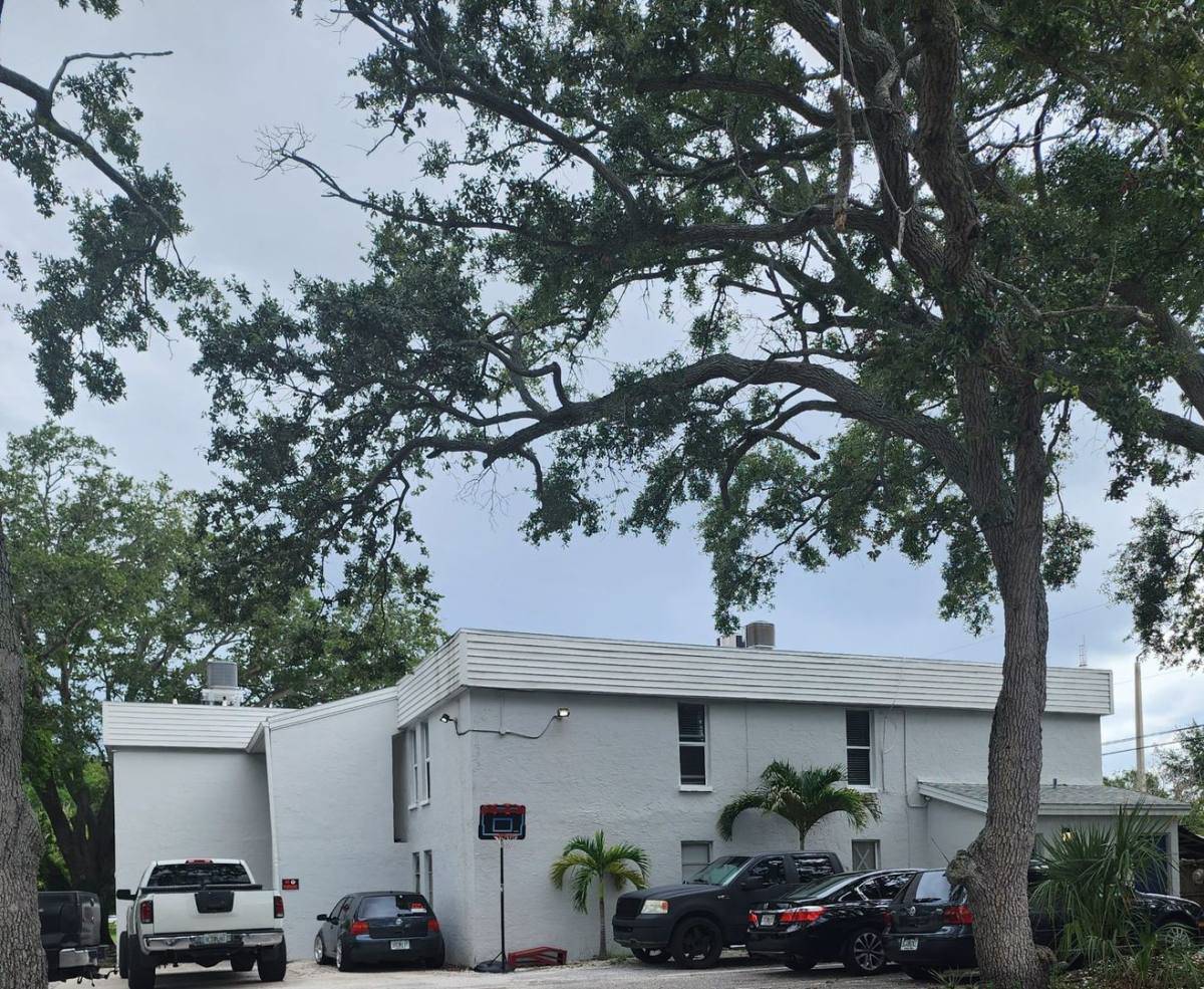 Apartment for rent at 101 N Fernwood Ave, Clearwater, FL 33765