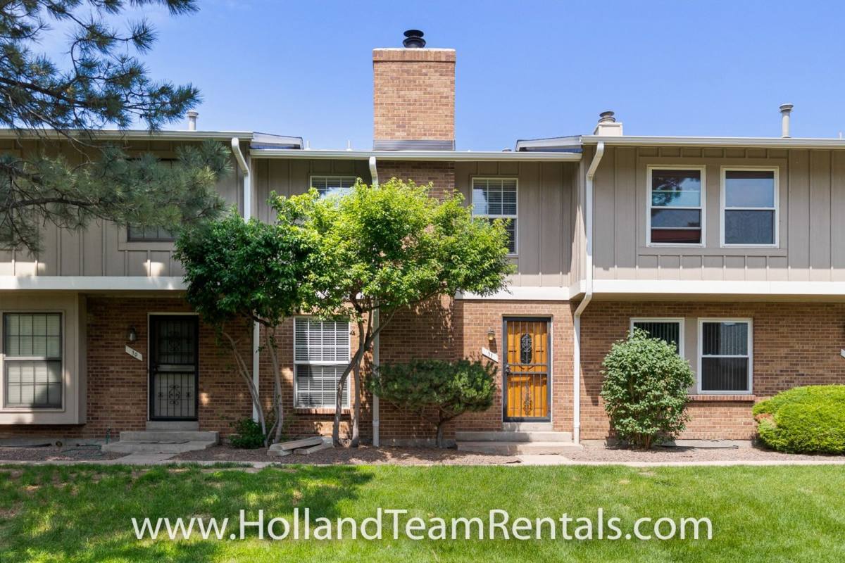 Townhouse for rent at 10124 E Jewell Ave, Denver, CO 80247