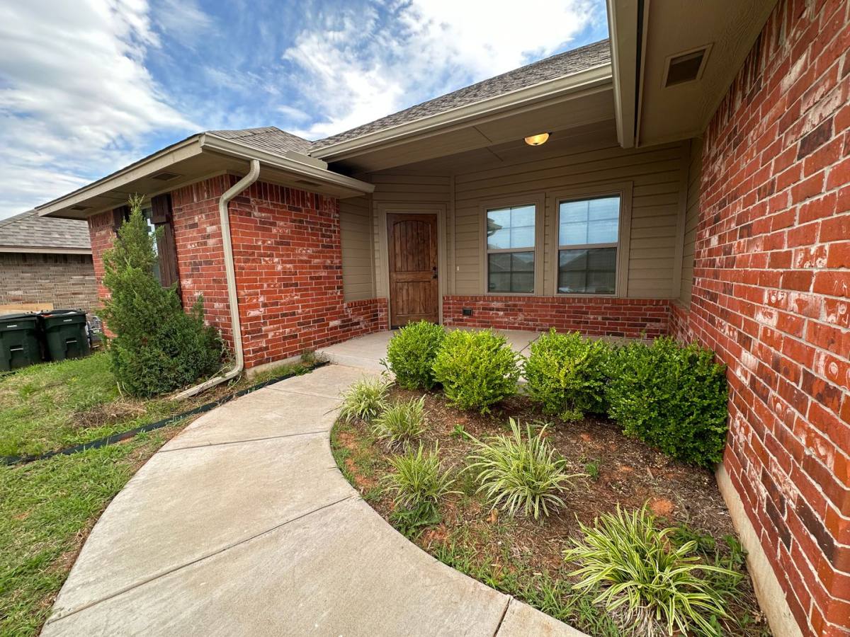 House for rent at 416 Josephine Court, Yukon, OK 73099