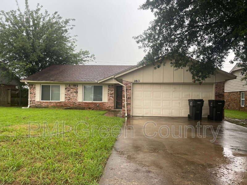 House for rent at 2813 E Oakridge St, Broken Arrow, OK 74014