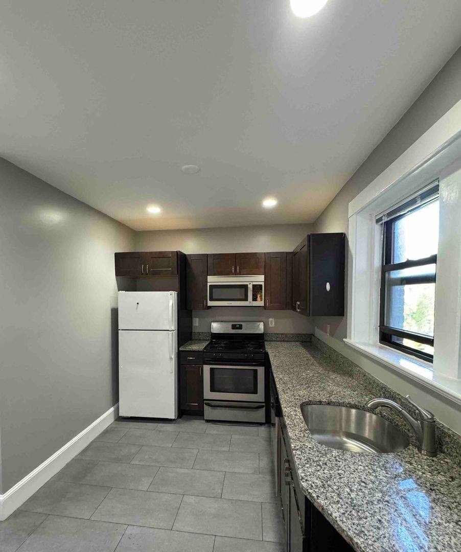 Apartment for rent at 9 Upland Rd #5C, Cambridge, MA 02140
