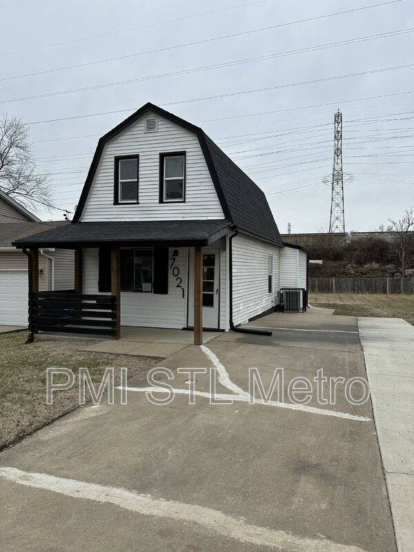 House for rent at 7021 Robbins Ave, Saint Louis, MO 63133