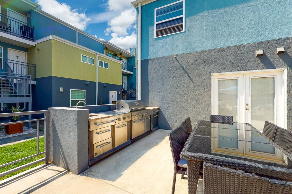 Apartment for rent at 2116 N Garrett Ave, Dallas, TX 75206