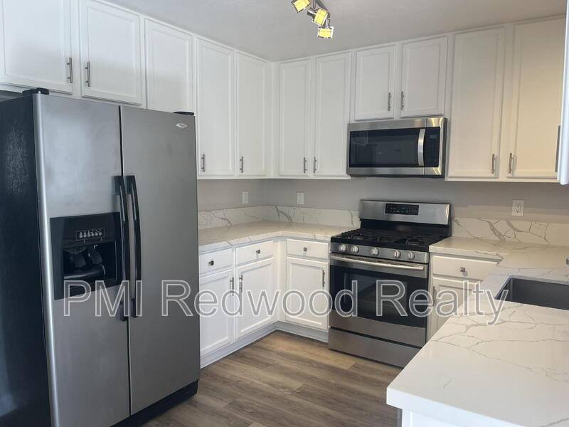 Townhouse for rent at 744 Walnut St, San Carlos, CA 94070
