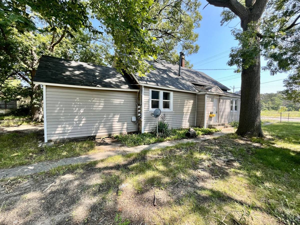 Apartment for rent at 2921 Peck St, Muskegon, MI 49444