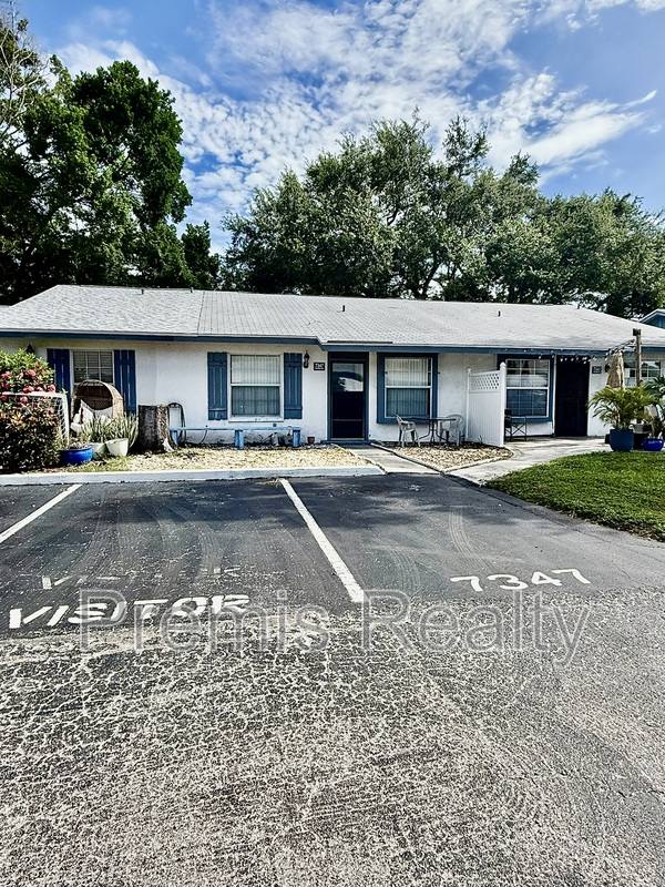 House for rent at 7347 Parkside Villas Dr N, Saint Petersburg, FL 33709