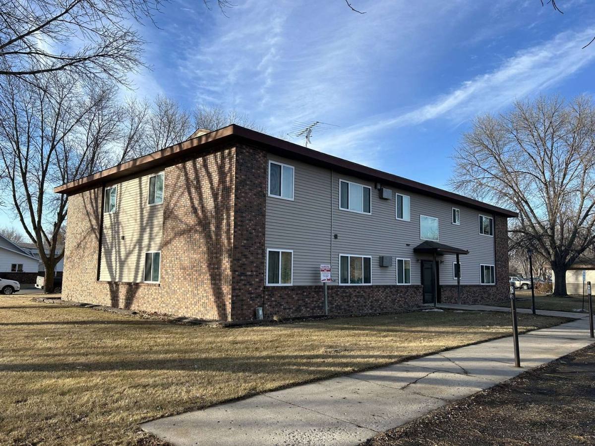 Apartment for rent at 802 & 806 5th St SE, Barnesville, MN 56514