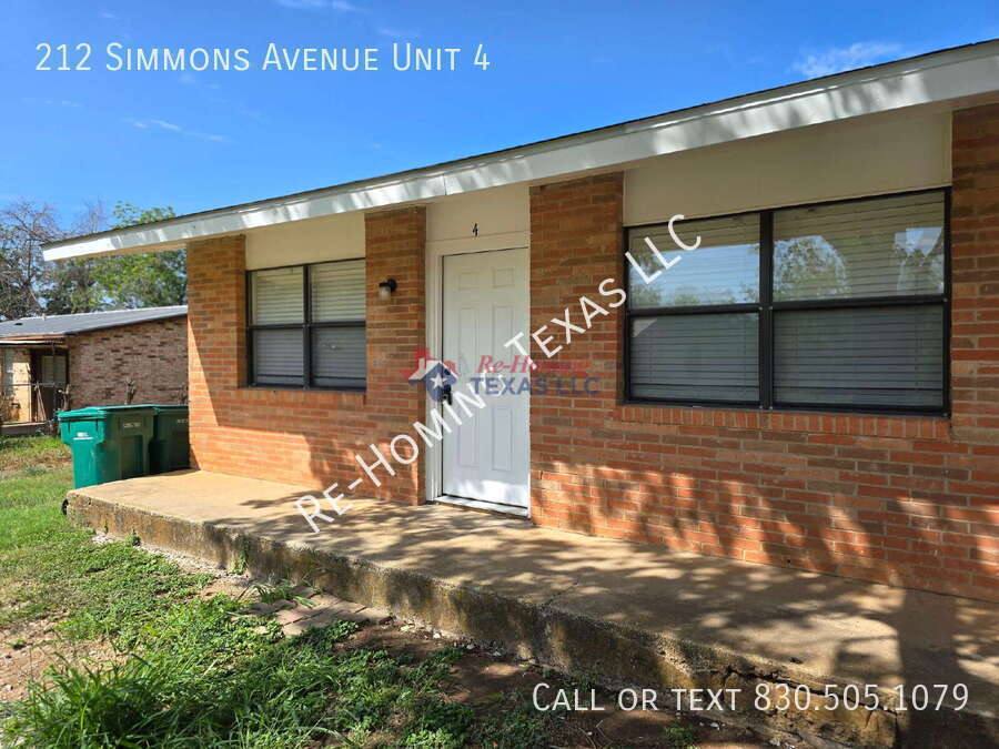Apartment for rent at 212 Simmons Ave #4, Jourdanton, TX 78026