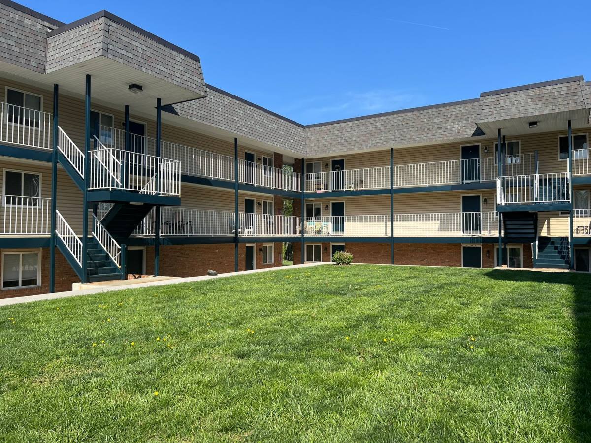Apartment for rent at 2119 Electric Rd #11, Roanoke, VA 24018