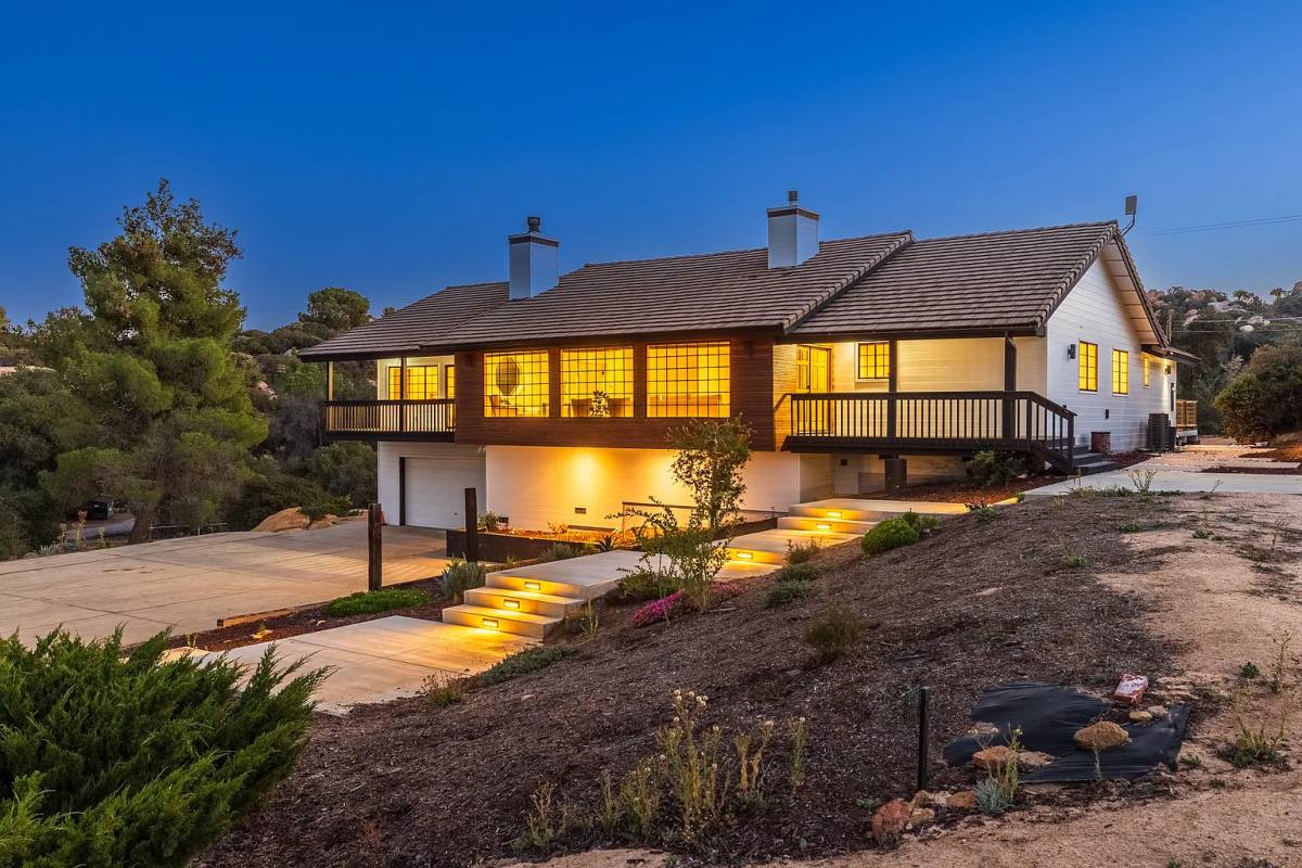 House for rent at 21245 Old Oak Rd, Alpine, CA 91901