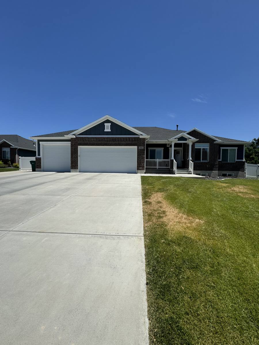 House for rent at 944 N 2550 W, Layton, UT 84041