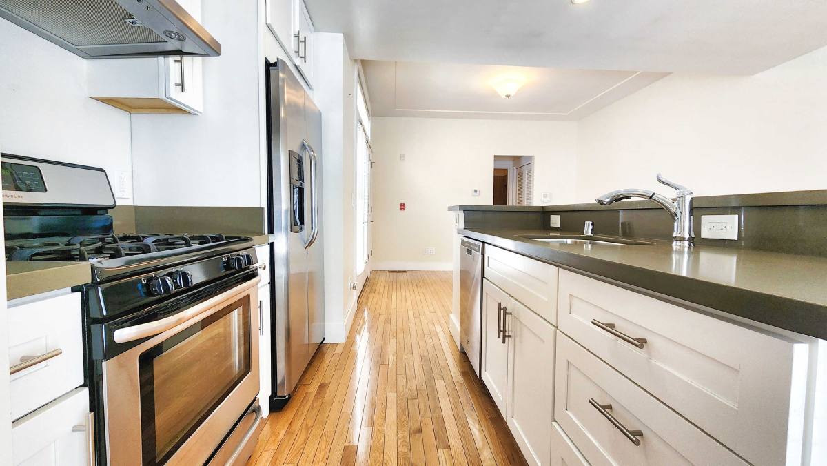 Apartment for rent at 2554 California St #5, San Francisco, CA 94115
