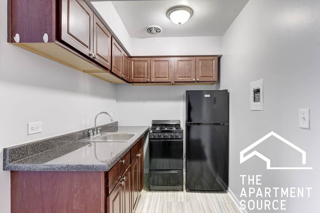 Apartment for rent at 1040 W Hollywood St, Chicago, IL 60660