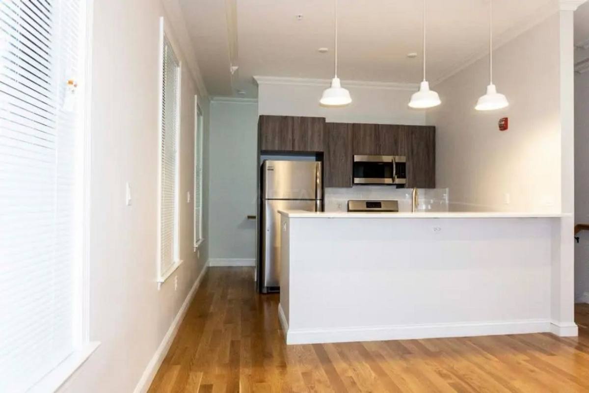 Apartment for rent at 8R Mount Pleasant St, Somerville, MA 02145
