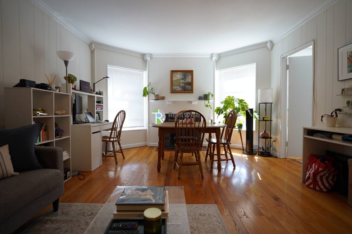 Apartment for rent at 1055 Beacon St #8, Brookline, MA 02446
