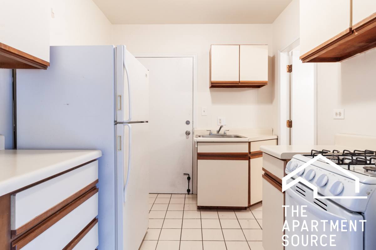 Apartment for rent at 817 W Cornelia Ave #203, Chicago, IL 60657
